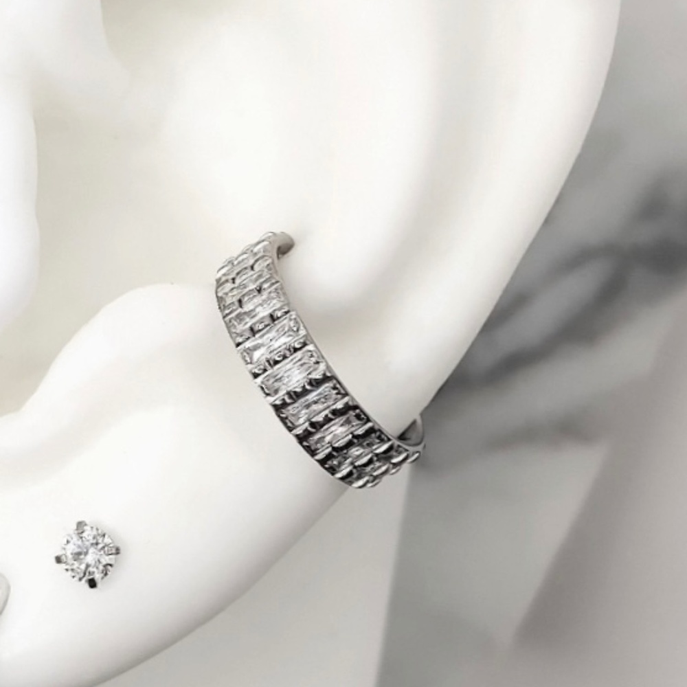 CZ Baguette Conch Clicker
